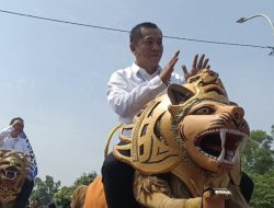 Naik “Singa Depok” Pasangan Cabup Cawabup Aep – Maslani Resmi Mendaftar ke KPUD Karawang