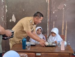 Dukung Program Makan Bergizi di Karawang, Bupati Aep Lakukan Kunjungan ke SDN II Anggadita