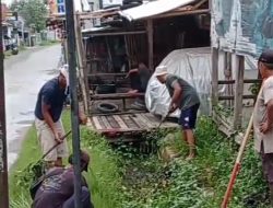Cegah Banjir, Pemdes Dan masyarakat Rengasdengklok Utara Kerja Bakti Bersihkan Saluran