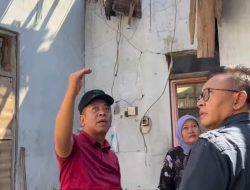 Bupati Karawang Didampingi Plt Kadis PRKP Tinjau Langsung 2 Rumah Tidak Layak Huni di Klari!
