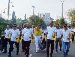 DLH Karawang Gelar Aksi Bersih Sampah Plastik di CFD Ahmad Yani!