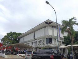 Soal Plafon Gedung Bolong : Kabag Umum Karawang Malah Minta Bantuan DPUPR, Bungkam Ditanya Anggaran Pemeliharaan