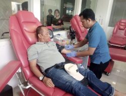 Aksi Sosial Ketua AMKI Karawang Donorkan Darah Untuk Jurnalis Yang Sakit!