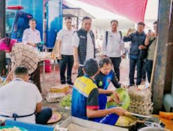 Pastikan Makanan Untuk Korban Banjir Layak, Bupati Karawang Cek Dapur Umum Dinsos
