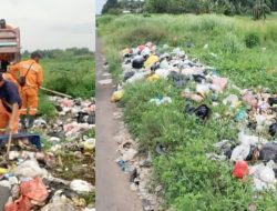 Respon Cepat Aduan Masyarakat, DLH Karawang Terjunkan Tim Bersihkan Sampah Liar Di Purwasari