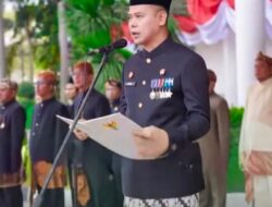 Sekda Aang Pimpin Upacara HUT RI Ke-81 Di Lapang Plaza Pemda Karawang