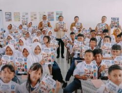 Potret Bahagia Siswa SD – SMP Di Karawang Dapat Modul Belajar Gratis Program Bupati Aep